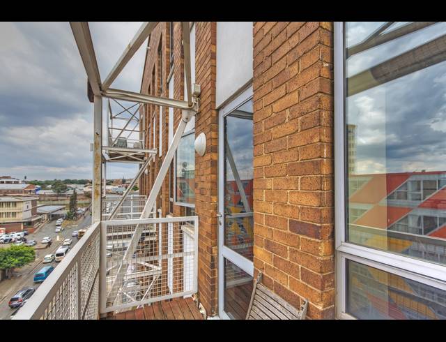 1 BEDROOM APARTMENT FOR SALE IN MABONENG